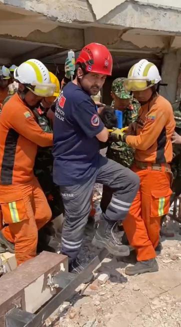 Myanmarda arama kurtarma çalışmalarına katılan Türk ekip, yurda geri döndü