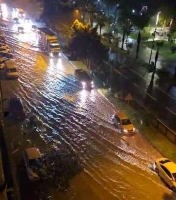 Orduda sağanak; cadde ve sokaklar suyla doldu