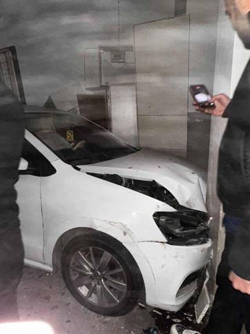 Kağıthane’de 3 ay önce ehliyetini alan sürücü fren yerine gaza bastı; depoya daldı