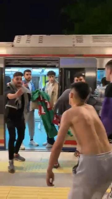 Marmarayda iki grup arasında çıkan kavga kamerada