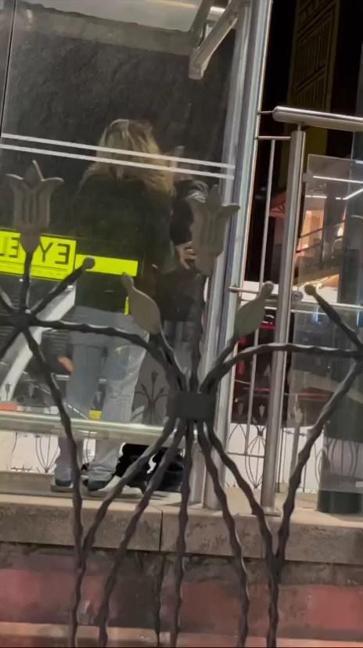 Sultangazide tramvay durağında taciz şüphelisi darbedildi