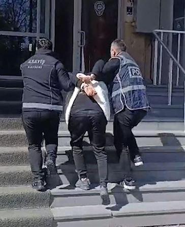 Cinsel istismar hükümlüsü halıların arasında saklanırken yakalandı