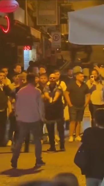 Beşiktaşta Mekanda eşime baktılar diyerek döner bıçağıyla saldırdı; o anlar kamerada