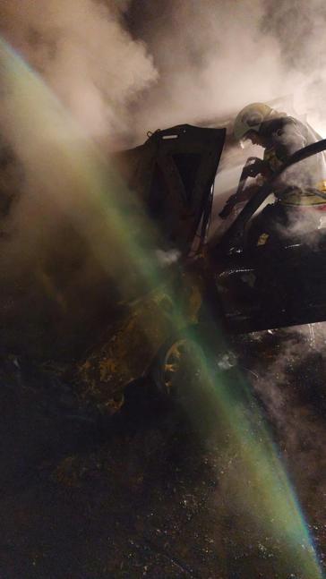 Samsunda seyir halindeki otomobil alev aldı