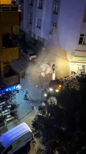 Avcılar’da çalışma sırasında ana su hattı patladı; 4 mahalle susuz kaldı