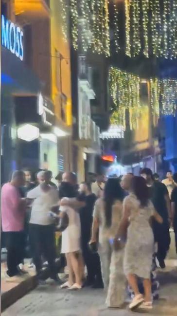 Beyoğlunda terriere saldıran pitbull cinsi köpeğin sahibinin bıçaklandığı kavga kamerada