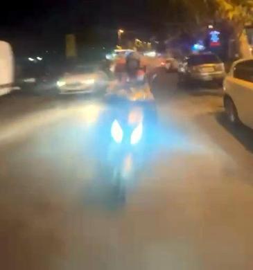 Avcılarda iki motosikletli kafa kafaya çarpıştı