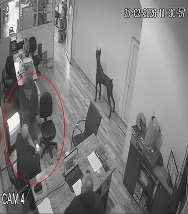 Şaka yapmak isterken arkadaşının kolonyalı ellerini yaktı: O anlar kamerada