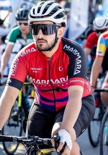 Bağcılarda kazada hayatını kaybeden bisiklet sporcusu son yolculuğuna uğurlandı