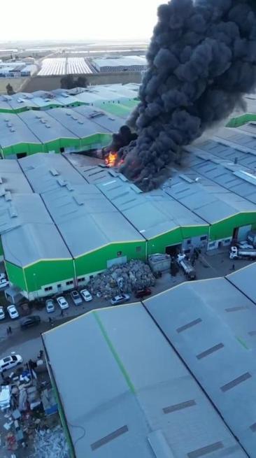 Adanada geri dönüşüm tesisinde yangın