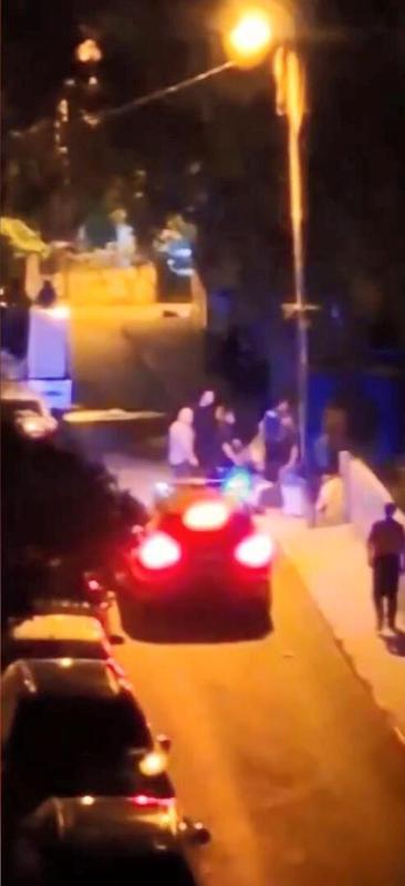 Pendikte akrabalar arasında sopalı bıçaklı silahlı kavga: 12 yaralı