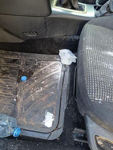 Otomobiliyle polise çarpıp kaçan avukatın attığı paketten uyuşturucu çıktı