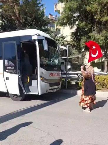 Yolu kesip, Sumud filosuna saldırıyı protesto etti