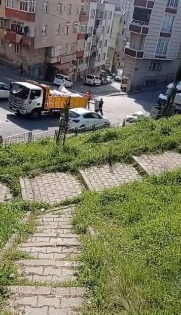 Sultangazi’de davulcuların yumruk yumruğa kavgası kamerada