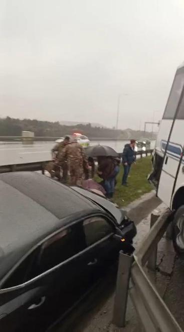 Başakşehirde polis servisinin de karıştığı zincirleme kaza; 1 polis şehit oldu