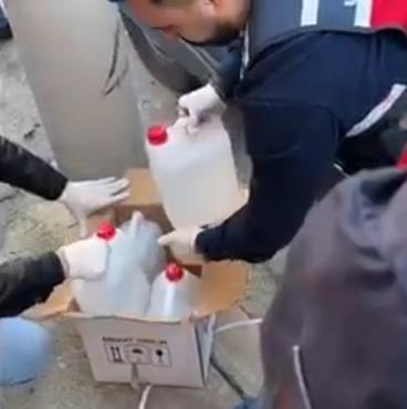 İzmirde yeni yıl öncesinde 4 bin 130 litre kaçak etil alkol ele geçirildi