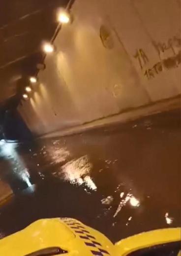 İstanbulda cadde ve sokaklar göle döndü