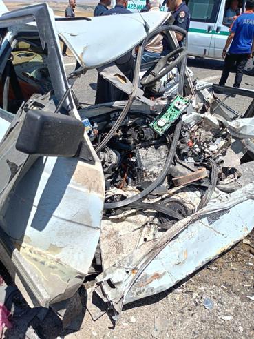 Otomobil ile hafif ticari araç çarpıştı: 3 ölü, 2 yaralı