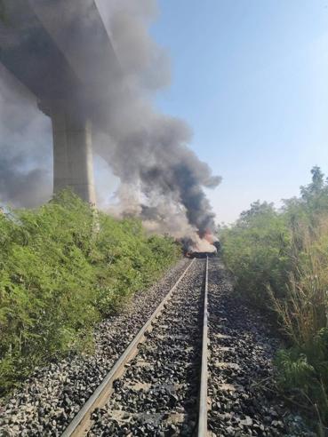 Taylandda vinç trenin üzerine düştü: 22 ölü