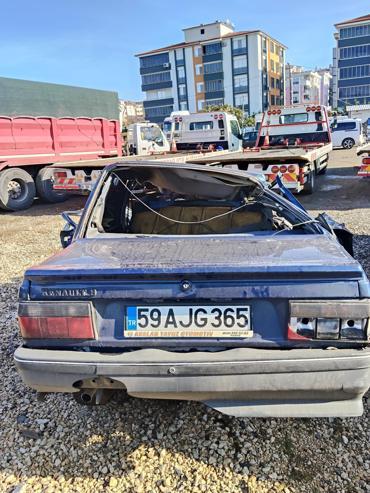 Tekirdağda 3 aracın karıştığı kazada 2 kardeş öldü