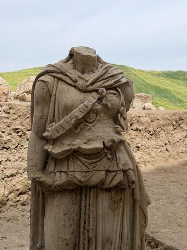 Laodikeia Antik Kentinde 2 metrelik Athena heykeli gün yüzüne çıkarıldı