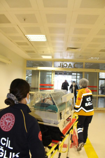 Siirtte ambulans uçak, 40 günlük bebek için havalandı