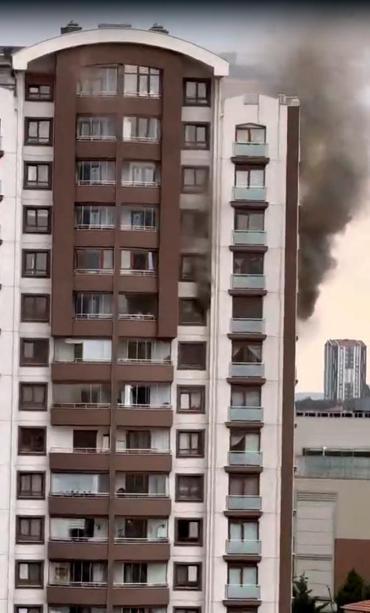 Ankarada 14 katlı binada yangın; mahsur kalan anne ve oğlu kurtarıldı