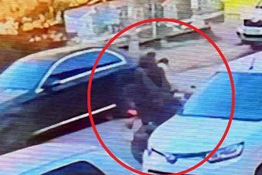 Avcılarda motosikletli 2 kişiyi takip eden polis kaza yaptı; şüpheliler yakalandı