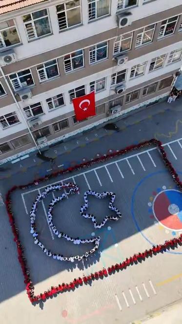 Şırnaktan Milli Takıma Ay-Yıldızlı koreografili destek