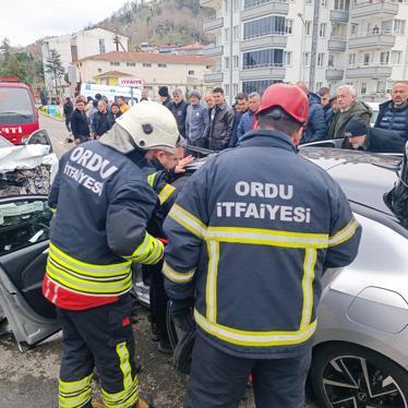 Ordu’da otomobiller çarpıştı; 2si çocuk, 5 yaralı