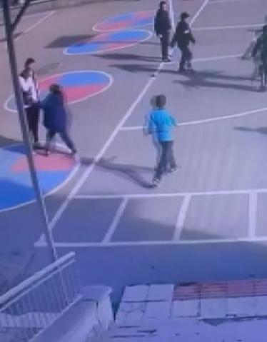 Nefes borusuna mandalina kaçan öğrenciyi Heimlich manevrasıyla kurtardı