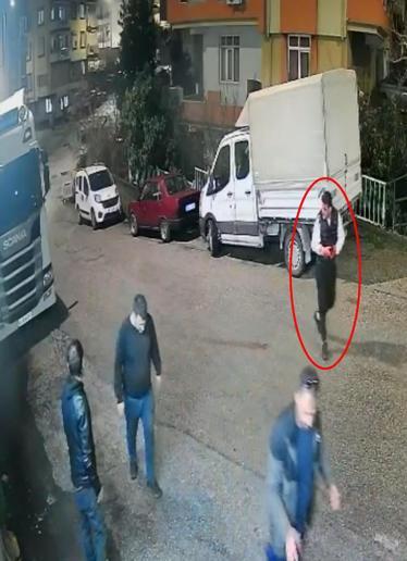 Birlikte içki içerken tartıştı, evinden çağırıp bıçakladı