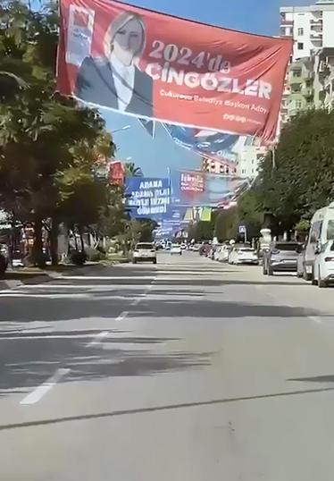 Görüntü kirliliği ve ölümlü trafik kazası nedeniyle Adanada seçim afişleri kaldırılıyor