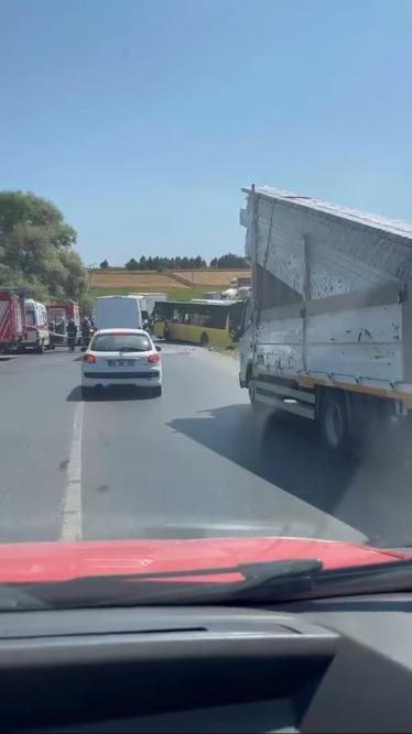 Arnavutköyde İETT otobüsü ile otomobil çarpıştı: 1 ölü