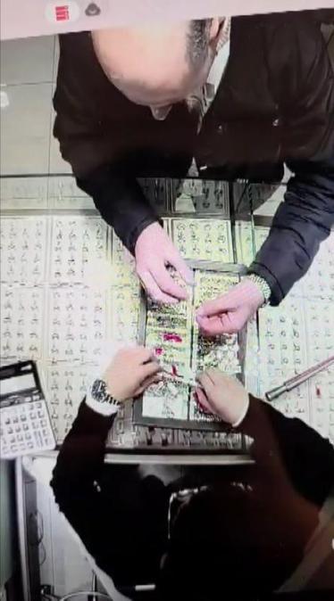 Fatih ve Bahçelievlerdeki kuyumculardan ‘deneme’ bahanesiyle yüzük çalan şüpheli yakalandı