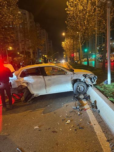 Beylikdüzünde trafik kazası sonrası tarafların kavga ettiği anlar kamerada