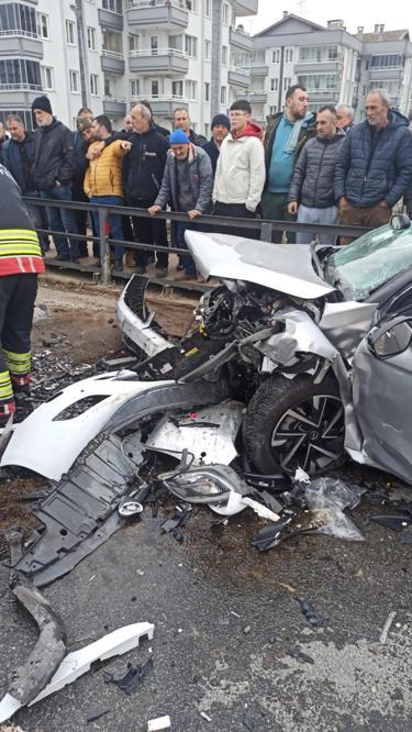 Ordu’da otomobiller çarpıştı; 2si çocuk, 5 yaralı