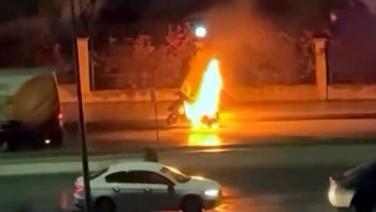 Avcılarda motosiklet alev alev yandı