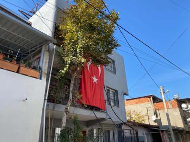 Şehit astsubayın İzmirdeki babaevinde yas