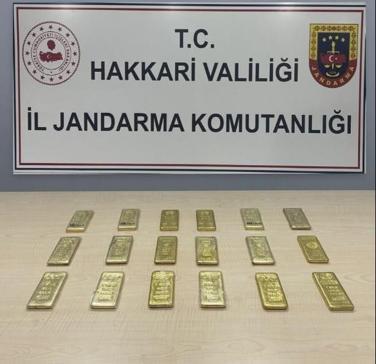 Hakkaride 2 kişinin ayakkabılarından 54 milyon lira değerinde kaçak külçe altın ele geçirildi