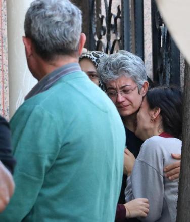 İş yerinde tabancayla öldürülen Hülya toprağa verildi, eşi aranıyor