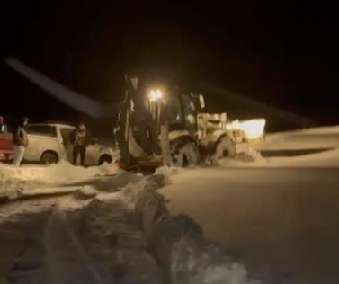 Off-road yaparken dağ yolunda mahsur kalan 4 kişi, 3 saatte kurtarıldı