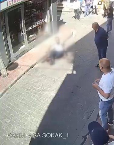 Kasımpaşa’da kız çocuğuna taciz iddiası; 60 yaşındaki şüpheli 3 yerinden bıçaklandı