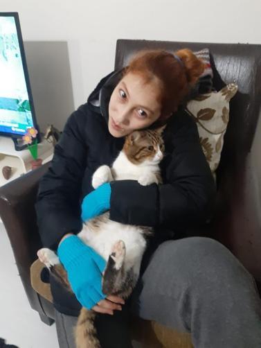 Kardeşinin katili sandığı tercümanı mahkemede jiletle yaralayan ağabeye 8 yıl hapis