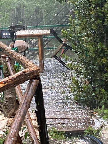 Osmaniyenin yüksek kesimlerinde dolu ve sağanak etkili oldu