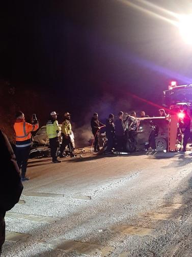 İki otomobil kafa kafaya çarpıştı 6 yaralı