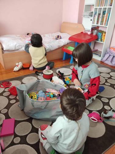 İki çocuklu çift, bir çocuğun hayatına dokunmak için koruyucu aile oldu