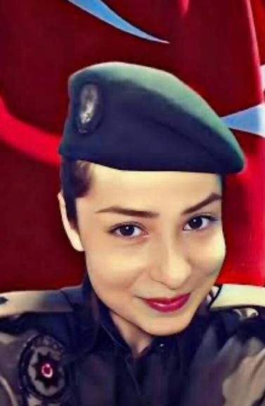 15 Temmuz şehidinin yeğenine Özel Harekat üniforması hediye edildi