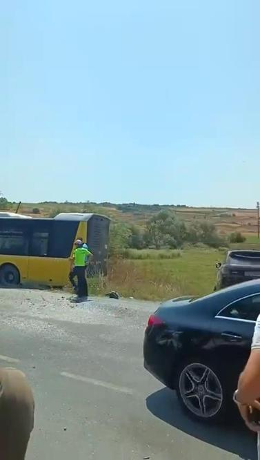 Arnavutköyde İETT otobüsü ile otomobil çarpıştı: 1 ölü