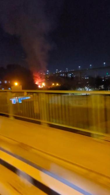 Eyüpsultan’da motosikletlilerin yangınla mücadelesi: Ev sakinlerinin hayatlarını kurtardılar